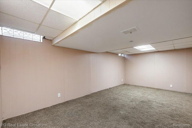 1432 Oakbrook E, Rochester Hills, MI 48307