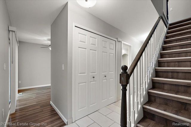 1432 Oakbrook E, Rochester Hills, MI 48307