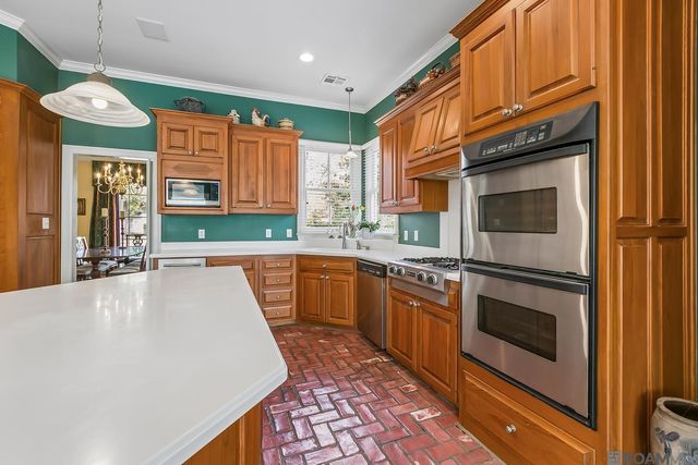 756 Myrtle View Dr, Baton Rouge, LA 70810