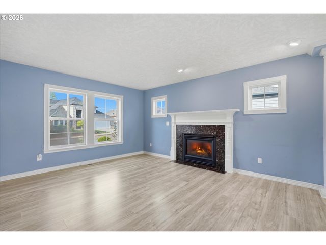 328 Sw 38TH Loop, Gresham, OR 97080