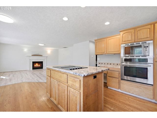 328 Sw 38TH Loop, Gresham, OR 97080