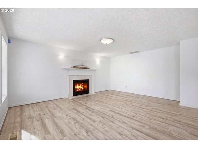 328 Sw 38TH Loop, Gresham, OR 97080