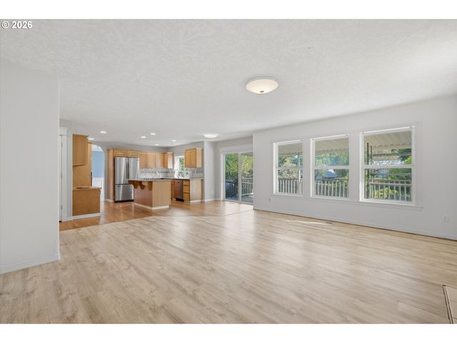 328 Sw 38TH Loop, Gresham, OR 97080