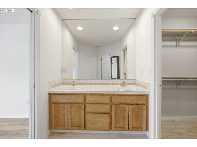 328 Sw 38TH Loop, Gresham, OR 97080