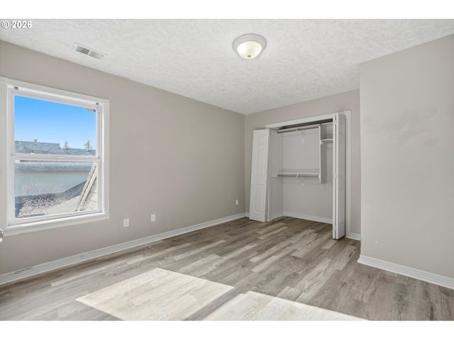 328 Sw 38TH Loop, Gresham, OR 97080