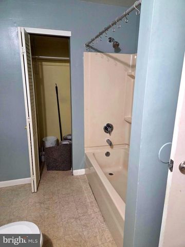 229 W HOLLY AVE, Pitman, NJ 08071