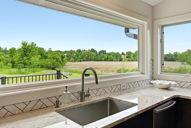 7420 Farmhill Drive, Mound, MN 55364