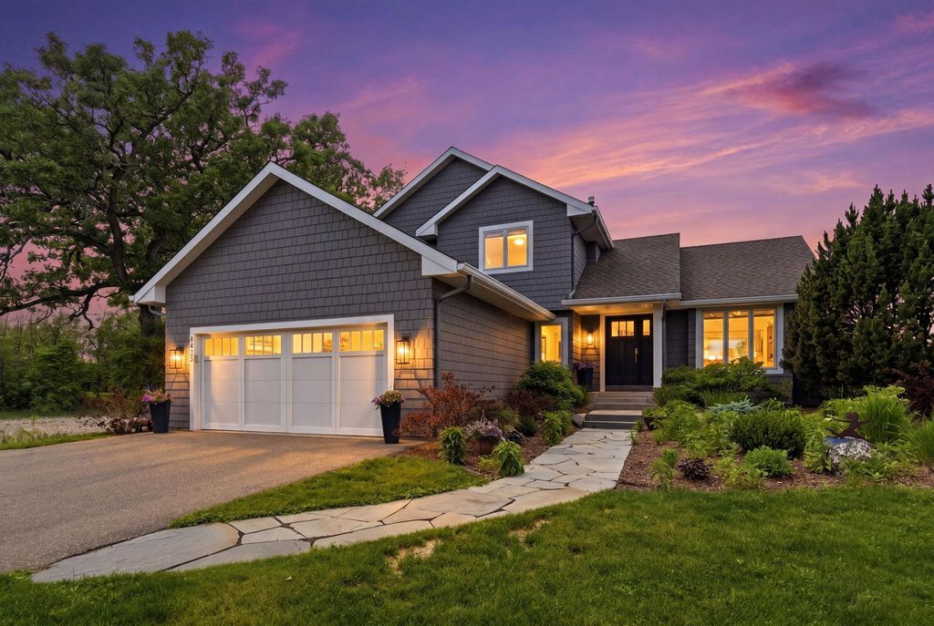7420 Farmhill Drive, Mound, MN 55364