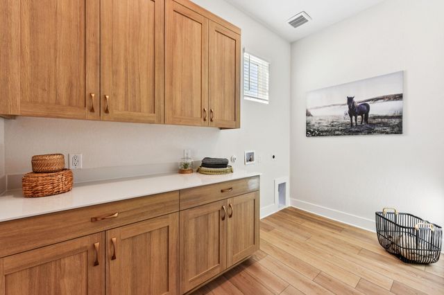 1001 Doelling DR, Florence, TX 76527