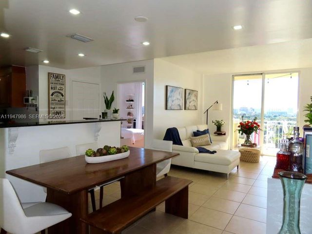 215 SW 42nd Ave PH08, Miami, FL 33134