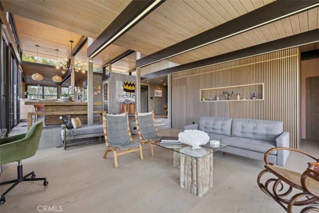 21090 Rios Street, Woodland Hills, CA 91364