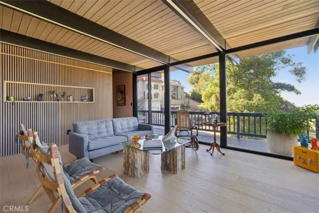 21090 Rios Street, Woodland Hills, CA 91364