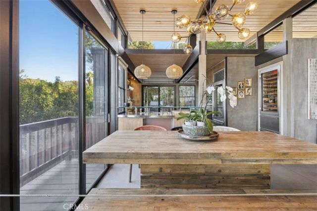 21090 Rios Street, Woodland Hills, CA 91364