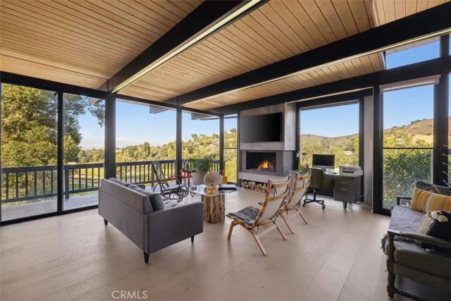 21090 Rios Street, Woodland Hills, CA 91364