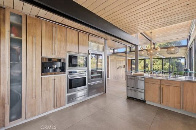 21090 Rios Street, Woodland Hills, CA 91364