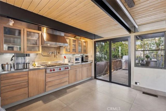 21090 Rios Street, Woodland Hills, CA 91364