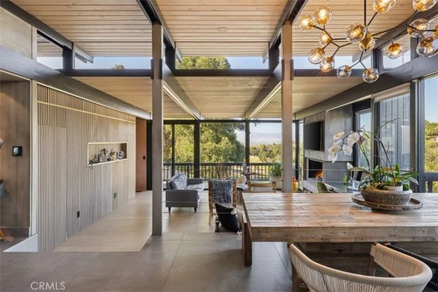 21090 Rios Street, Woodland Hills, CA 91364