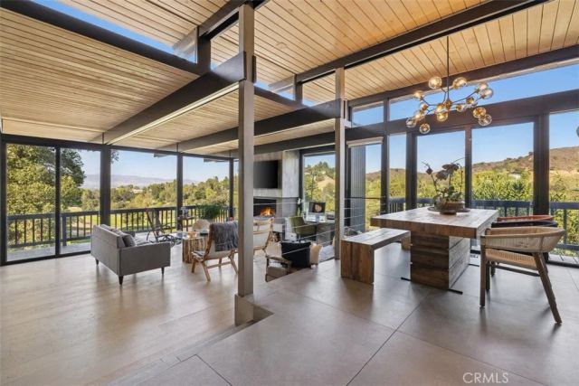 21090 Rios Street, Woodland Hills, CA 91364