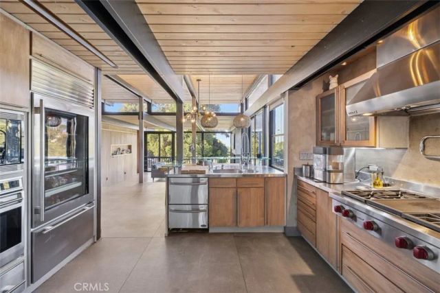 21090 Rios Street, Woodland Hills, CA 91364