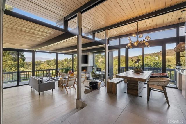 21090 Rios Street, Woodland Hills, CA 91364