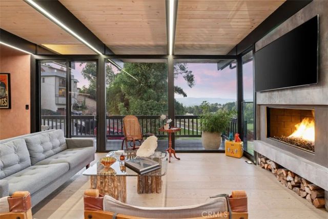 21090 Rios Street, Woodland Hills, CA 91364