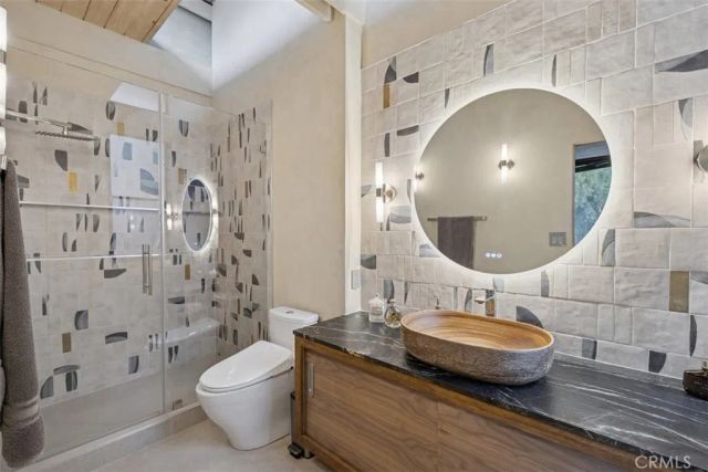 21090 Rios Street, Woodland Hills, CA 91364