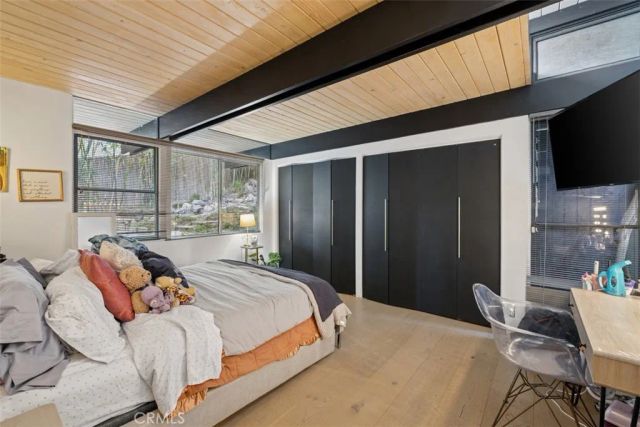 21090 Rios Street, Woodland Hills, CA 91364