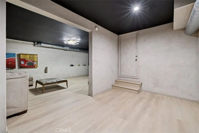 21090 Rios Street, Woodland Hills, CA 91364