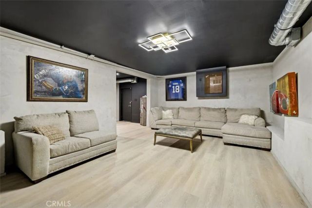 21090 Rios Street, Woodland Hills, CA 91364