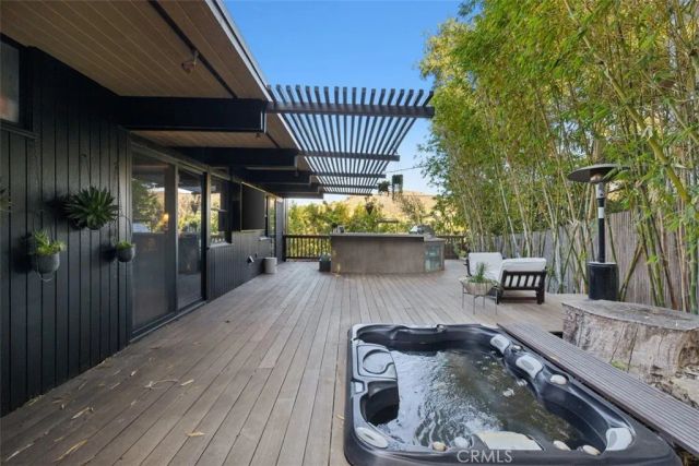 21090 Rios Street, Woodland Hills, CA 91364