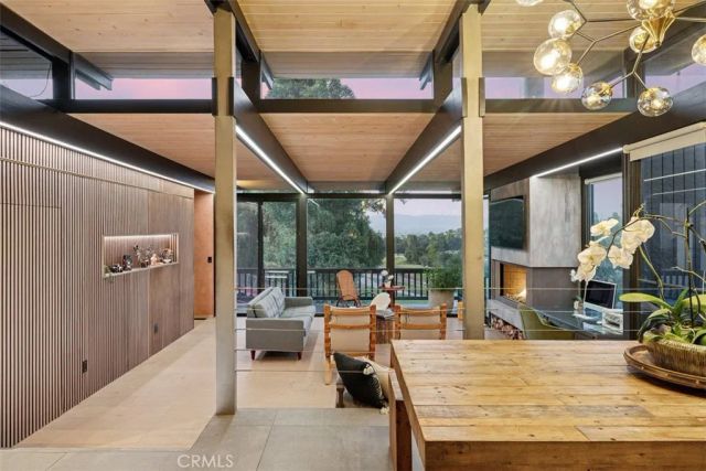 21090 Rios Street, Woodland Hills, CA 91364