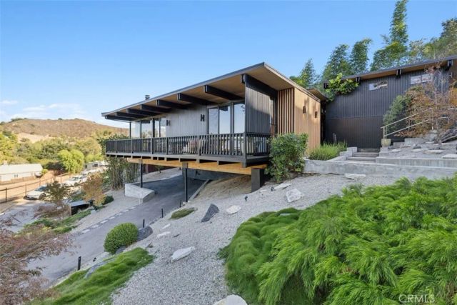 21090 Rios Street, Woodland Hills, CA 91364