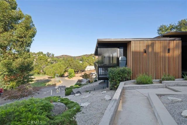 21090 Rios Street, Woodland Hills, CA 91364