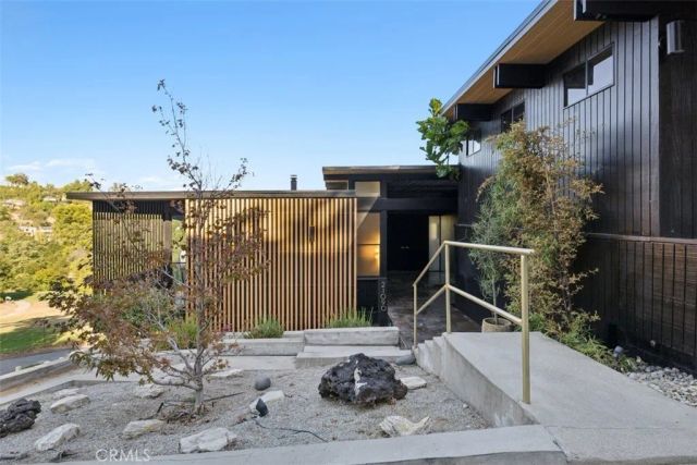 21090 Rios Street, Woodland Hills, CA 91364