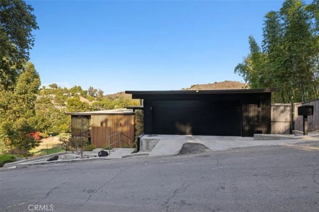 21090 Rios Street, Woodland Hills, CA 91364