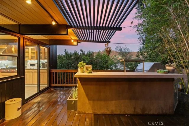 21090 Rios Street, Woodland Hills, CA 91364