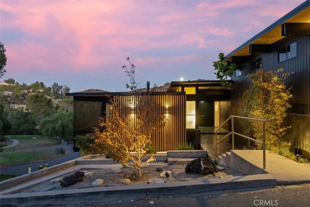 21090 Rios Street, Woodland Hills, CA 91364