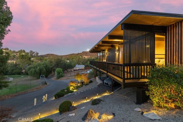 21090 Rios Street, Woodland Hills, CA 91364