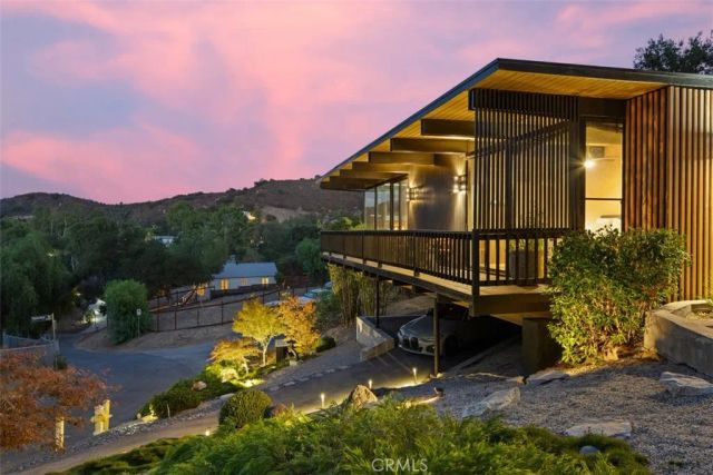 21090 Rios Street, Woodland Hills, CA 91364