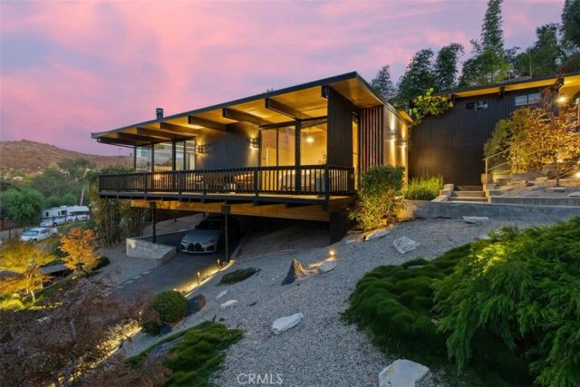 21090 Rios Street, Woodland Hills, CA 91364