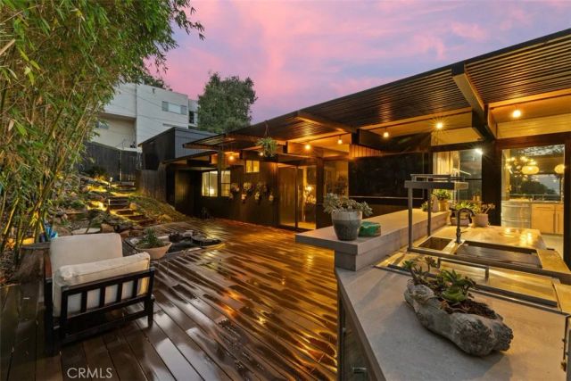 21090 Rios Street, Woodland Hills, CA 91364