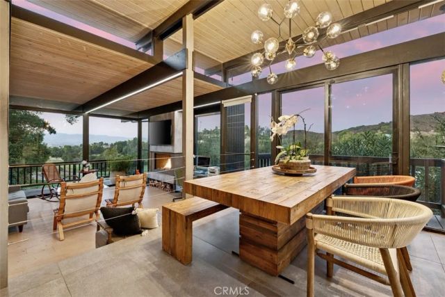 21090 Rios Street, Woodland Hills, CA 91364