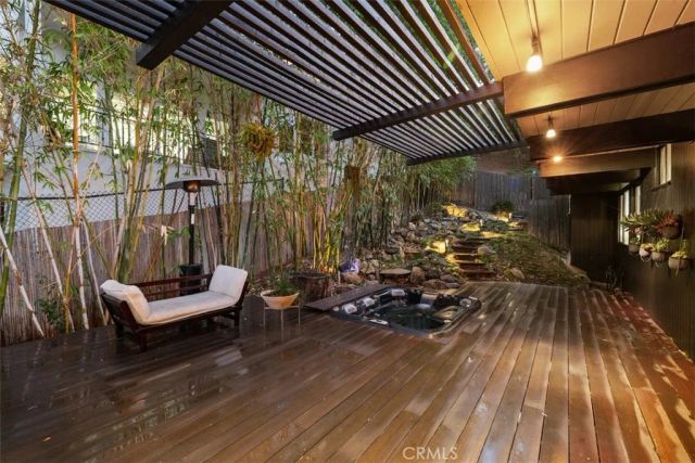 21090 Rios Street, Woodland Hills, CA 91364