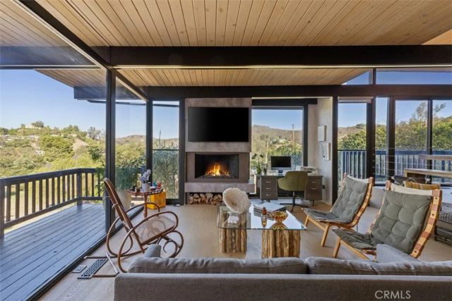 21090 Rios Street, Woodland Hills, CA 91364