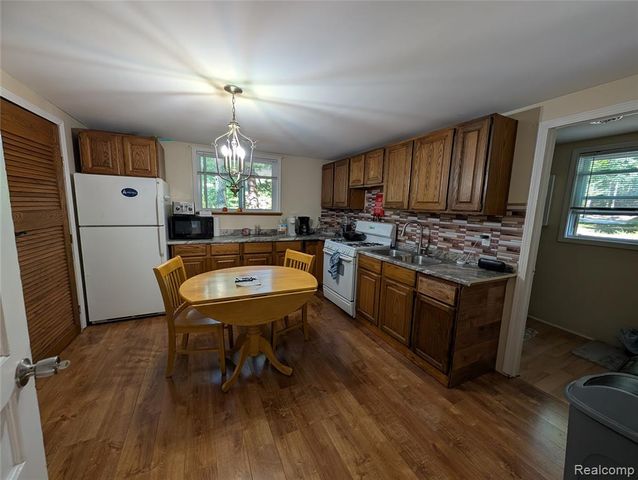 3821 S Townline Road, Prudenville, MI 48651