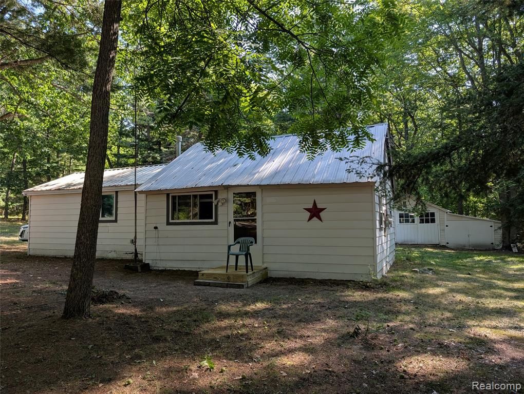 3821 S Townline Road, Prudenville, MI 48651