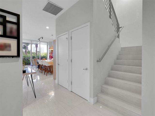 16385 Biscayne Boulevard 105, North Miami Beach, FL 33160
