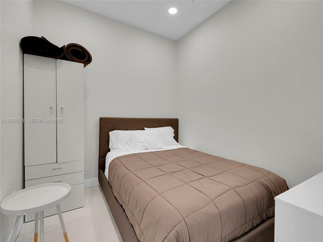 16385 Biscayne Boulevard 105, North Miami Beach, FL 33160