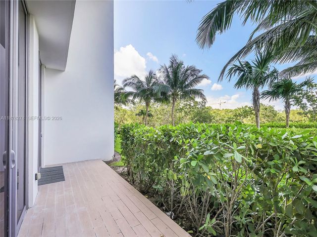 16385 Biscayne Boulevard 105, North Miami Beach, FL 33160