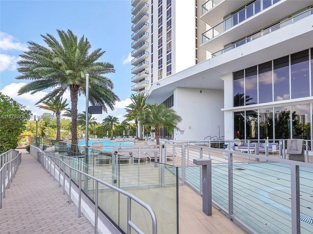 16385 Biscayne Boulevard 105, North Miami Beach, FL 33160